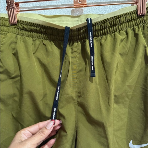 Nike Dri-FIT Tempo Running Shorts Women’s Small Olive Green Athletic Gym - Picture 5 of 7